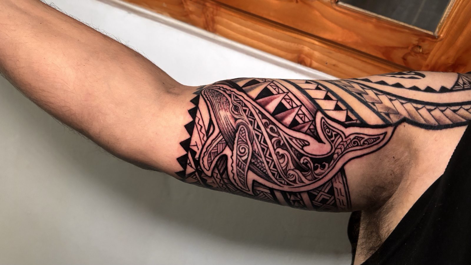 Tortuga y ballena con fondo polinesico, estilo polinésico, por Gabriel Púas