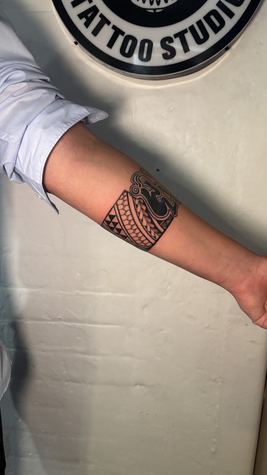 Brazalete polinésico angosto, estilo polinésico, por Gabriel Púas