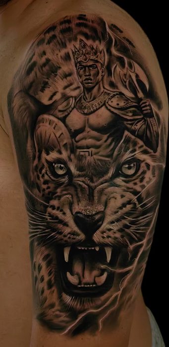 Guerrero y jaguar en el hombro, estilo realismo, por Brian