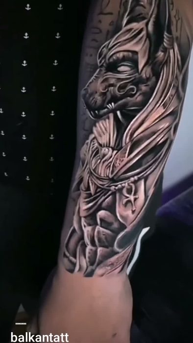 Manga con gárgola y arquitectura, estilo realismo, por Brian