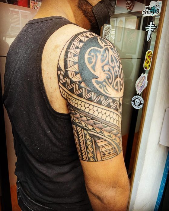 Hombro y brazo polinésico, estilo polinésico