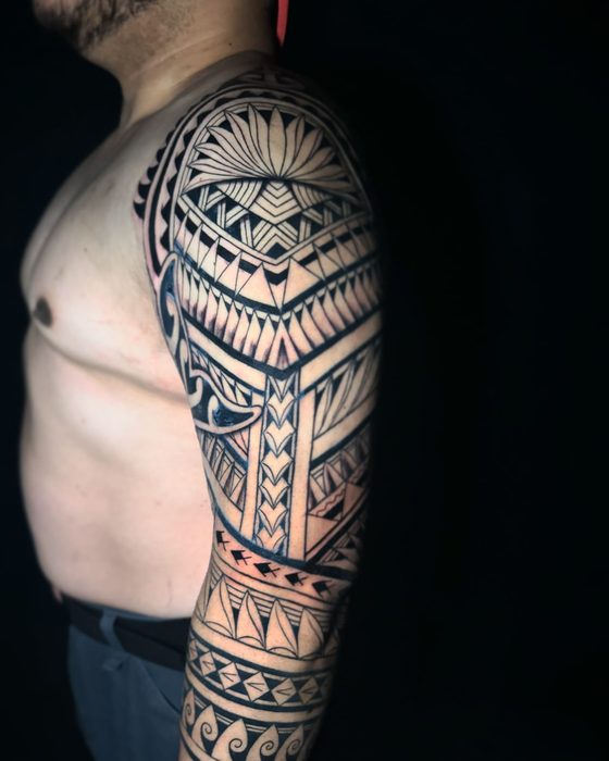 Manga polinésica de hombro y brazo, estilo polinésico