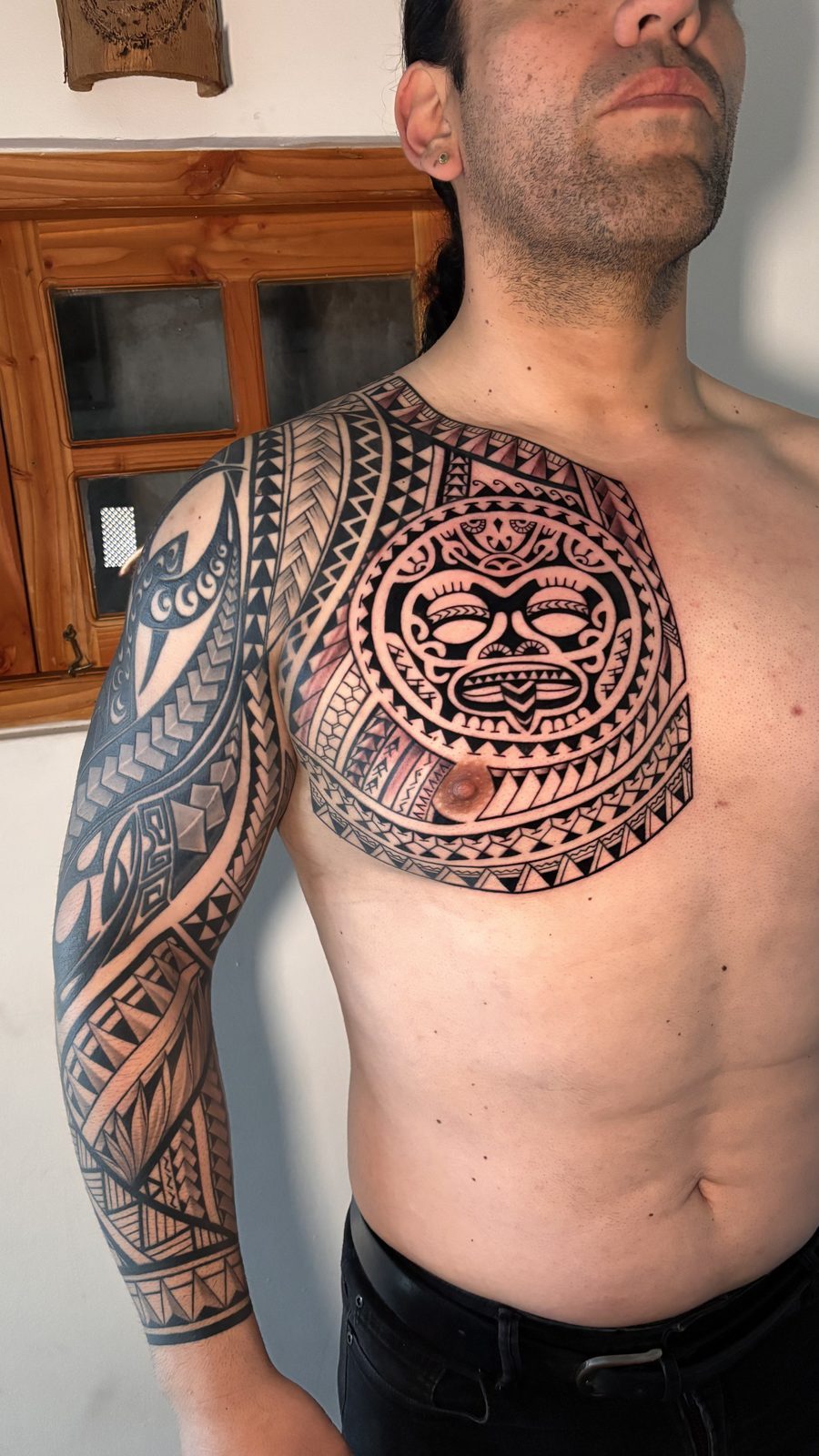 Pectoral y manga polinésica, estilo polinésico