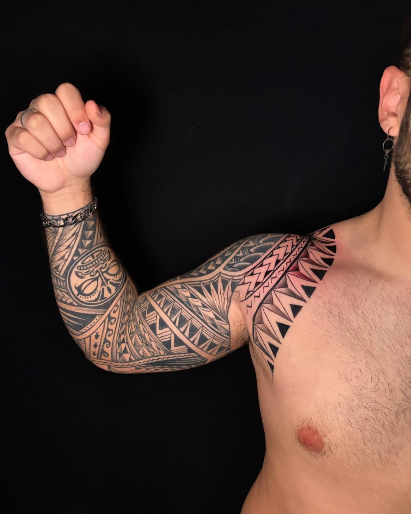 Manga polinésica de brazo y hombro, estilo polinésico