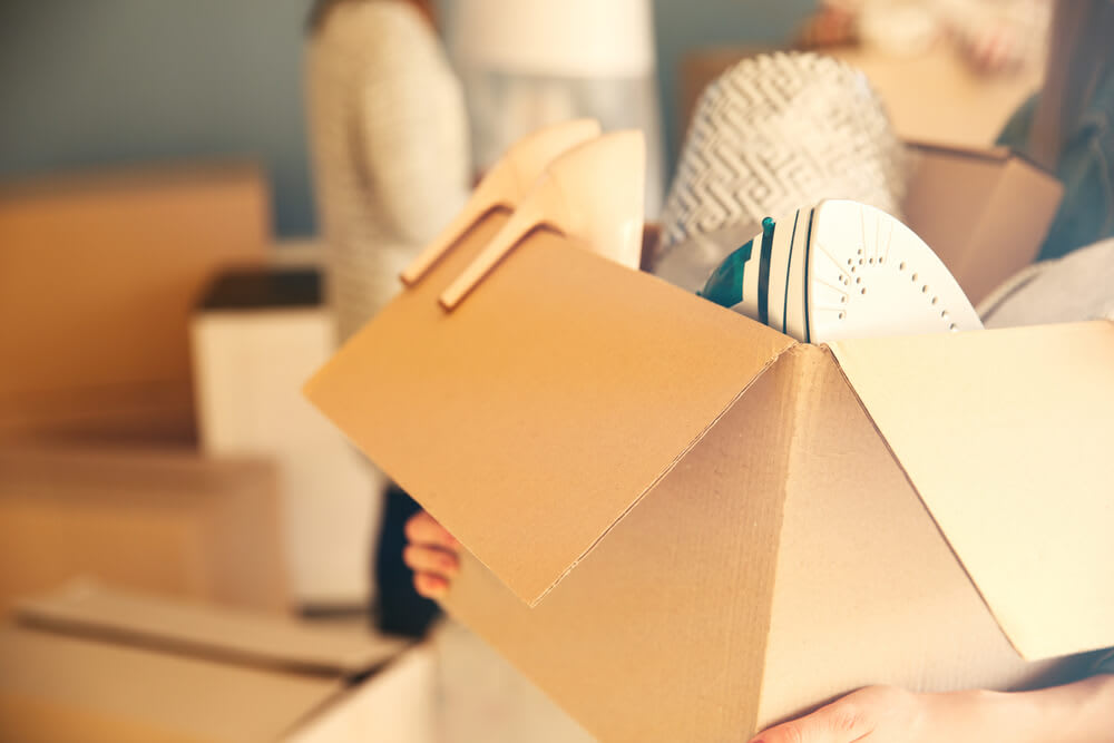 How to use packing paper when moving - Tips from professional movers