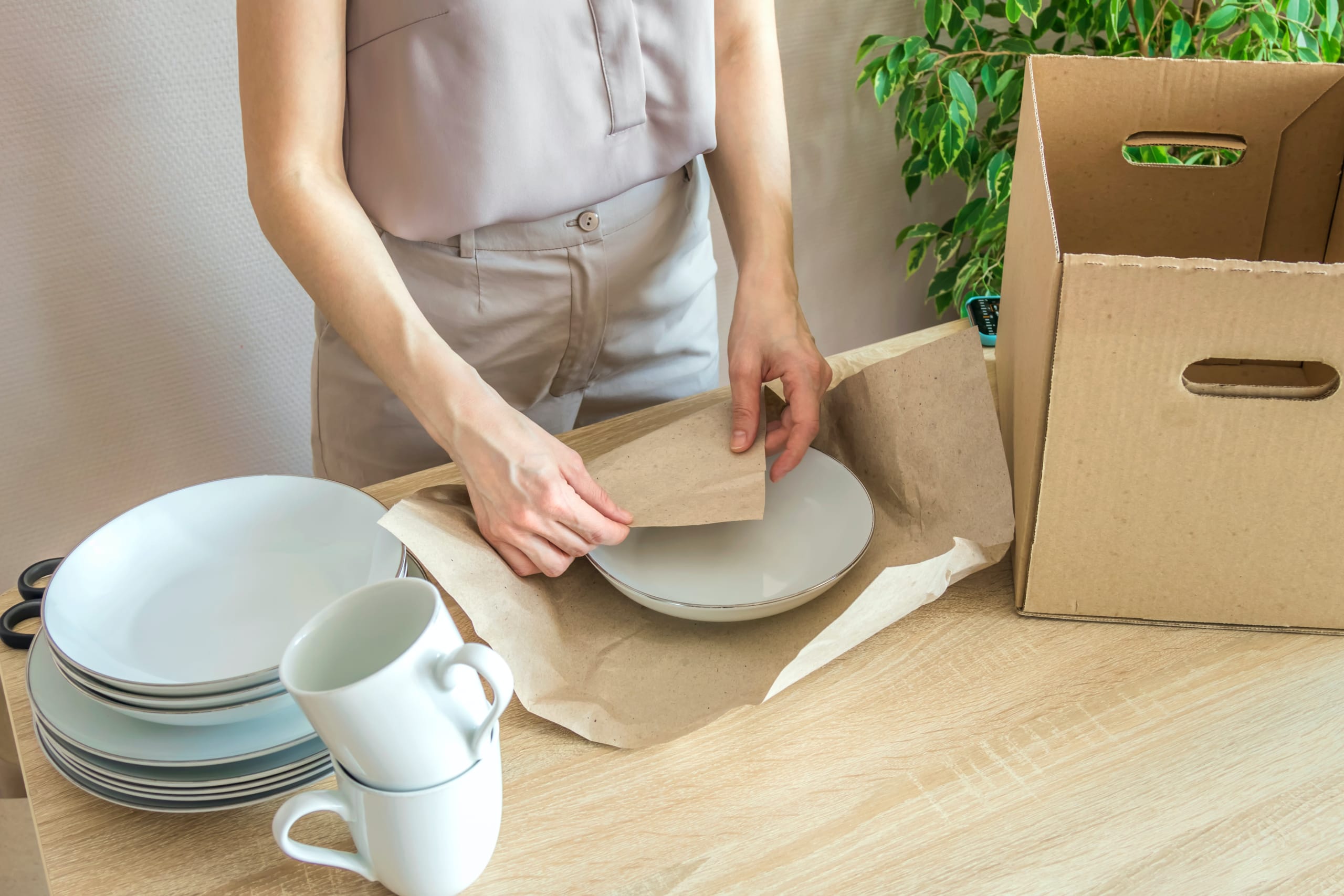 Dinnerware Packing How to Easily Pack Dishes and Stop Breaking Plates - Updater