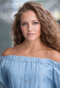 Claire Hollis headshot