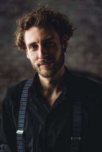 Elliot Hart headshot
