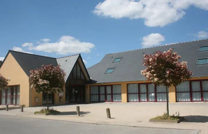 Salle polyvalente à Parthenay de Bretagne - Photo 2