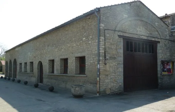 Salle polyvalente à Eyrans - Photo 2