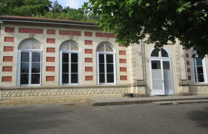 Salle des fêtes à Baurech - Photo 2