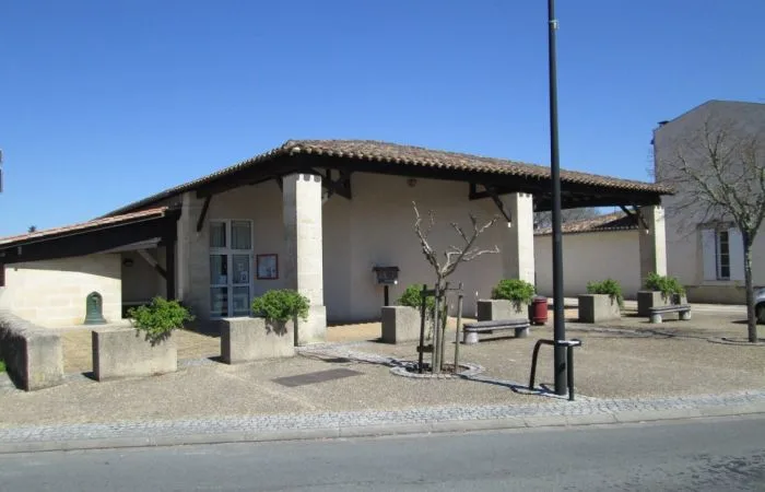 Salle polyvalente à Saint-Michel de Rieufret - Photo 2