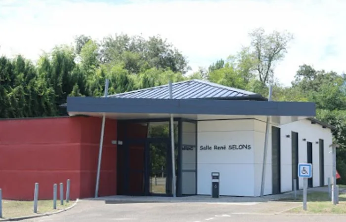 Salle des fêtes René Selons de Mano - Photo 2
