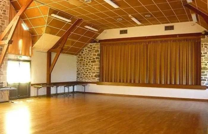Salle des fêtes d'Eyburie - Photo 2