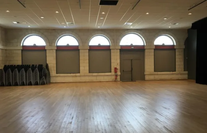 Salle des fêtes - Gémozac - Photo 2
