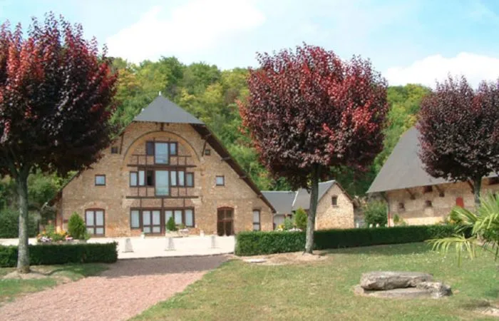 Ferme du Paradis - la Bergerie et les granges - Photo 2