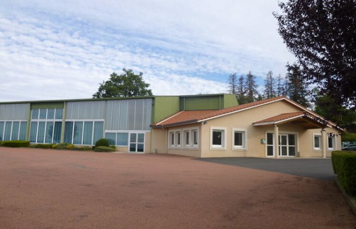 Location de salle à  42360 Montchal