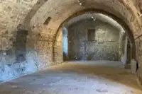 Salle des gardes au Village médiéval
