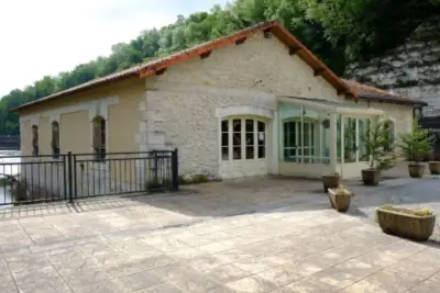 Salle de la rivière