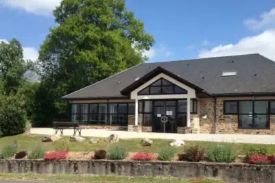 Salle polyvalente de Saint-Cyr-les-Champagnes