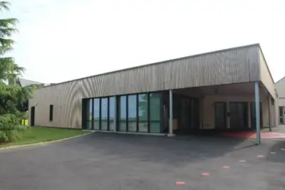 Salle polyvalente à Pancé