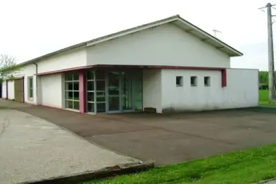 Salle polyvalente à Porchères