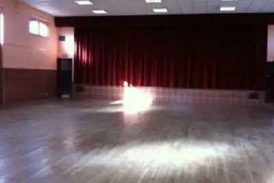 Salle des fêtes de Villeneuve-la-Comtesse