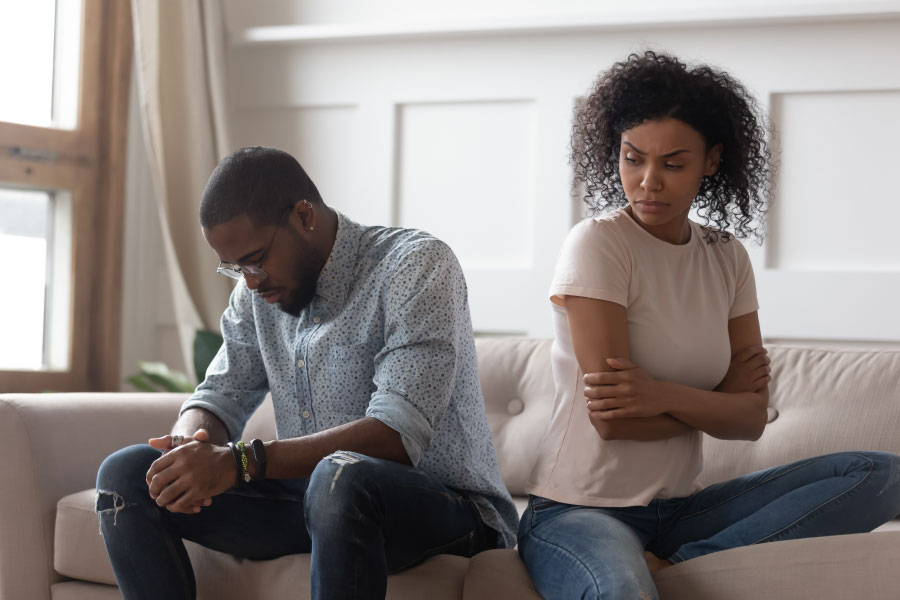 Couple with closed-off posture failing to communicate