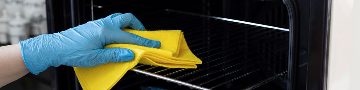 How to Clean an Oven (Best Ways to Keep it Clean)