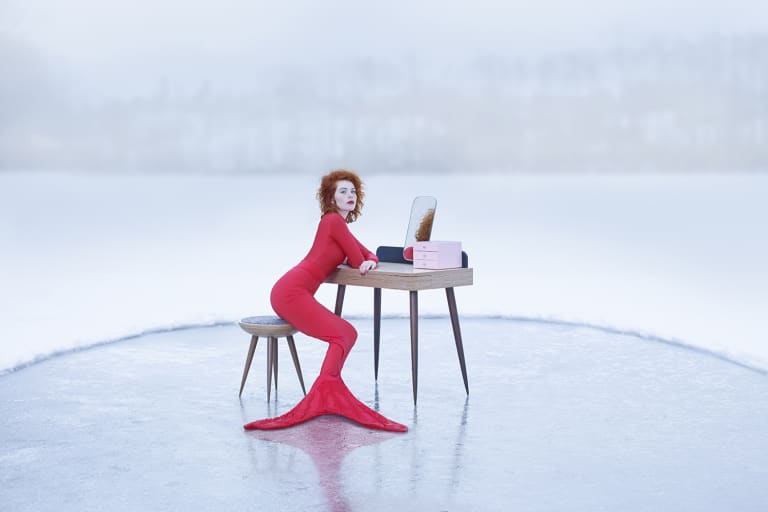 AUDREY MAKE-UP TABLE_Helena_Darbujanova