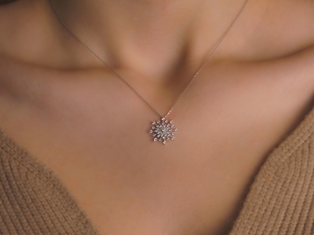 A Capturing Brilliance: Expert Jewelry Photographer for Stunning 