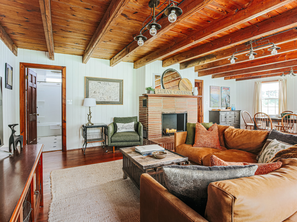 Custom Rentals A custom Short Term Rental (AirBnb) Design, Brand & Guest experience ...