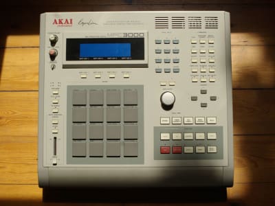 One Akai MPC3000 drums pattern for your song