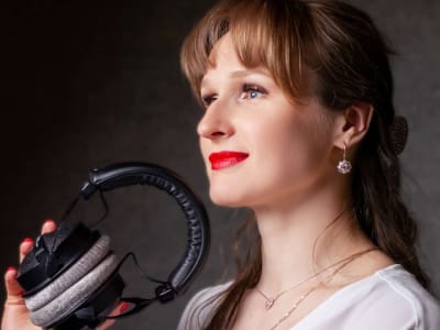 A pro female voice over in ukrainian, english or russian
