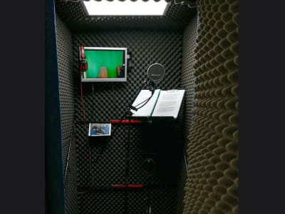 A Professional Romanian Male Voiceover Recorded in Home Studio
