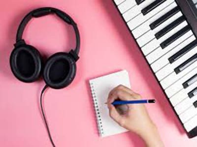 A songwriter either calm or rap.