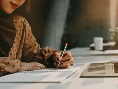 A power point expert for top-notch presentation & business plan pitch desk