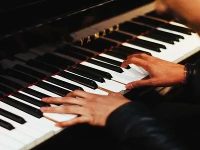 Awesome music classes with instruments
