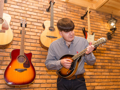 A beautiful song in a pop-rock, folk, country, latin style.