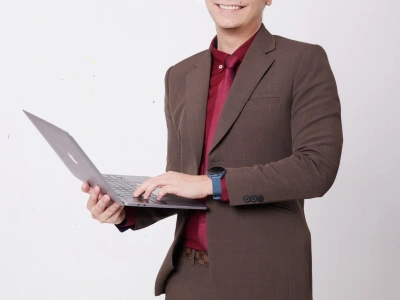 Copywriter: Engaging content, targeted messaging, brand growth.