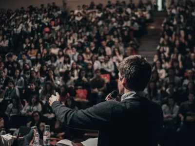 Custom coaching for PUBLIC SPEAKING, accent reduction and advanced English