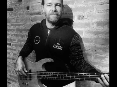 A beautiful electric bass track for your song