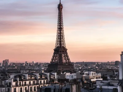 A fantastic novel or a collection of short stories to learn french !