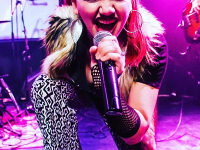 Raw, powerful rock vocals and backing harmony vocals.