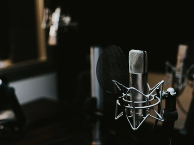A conversational Spanish Voiceover up to 5 minutes