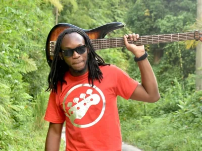 Music lessons on playing guitar, bass or keys