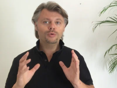 Professional french voice-over narrations