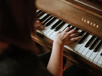 A professional piano lesson for beginners