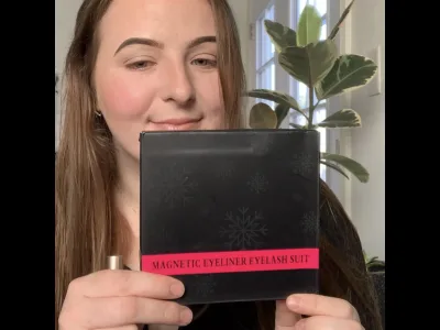 A Captivating Tik Tok Ad Featuring a Charismatic Female Actor in English