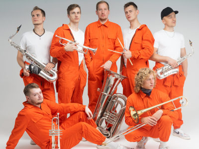 A professional horn/brass section (Trumpet, Saxophone, Trombone)